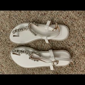 White flat sandals size 7.5
